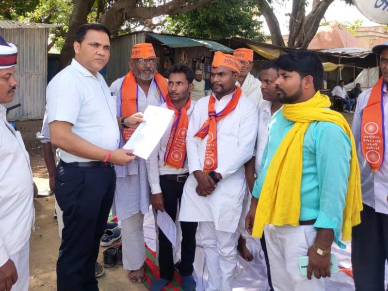 Basti News: ओबीसी को 27 प्रतिशत का आरक्षण देने की मांग, ‘ओ.बी.सी.’ मोर्चा ने सौंपा ज्ञापन