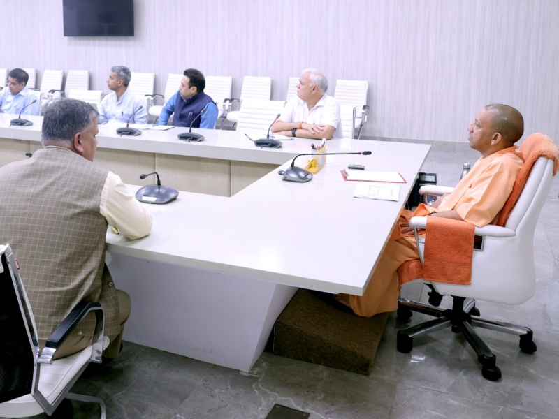 UP News: CM योगी आदित्यनाथ ने गांवों को ‘स्मार्ट विलेज’ बनाने के लिए दिया खास मंत्र, जानें- क्या है सरकार का प्लान