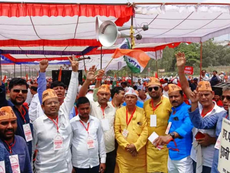 Delhi News: पुरानी पेंशन बहाली के लिये दिल्ली के रामलीला मैदान में गरजे शिक्षक, कर्मचारी