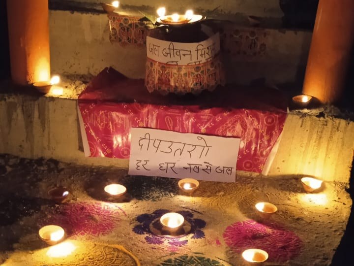Deepawali 2023: मनाया गया जल दीपोत्सव, सैकड़ों दीयों की रोशनी में जगमग हुए बलरामपुर के गांव
