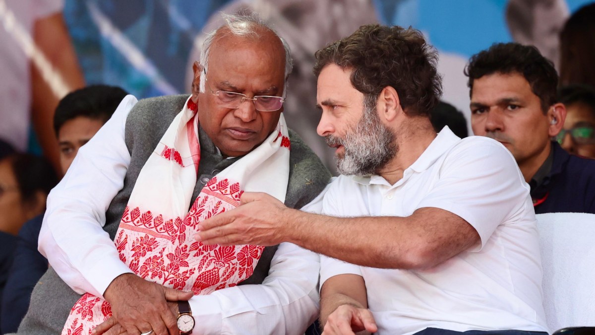 OPINION: सत्ता व भीतरघातियों से एक साथ जूझती कांग्रेस