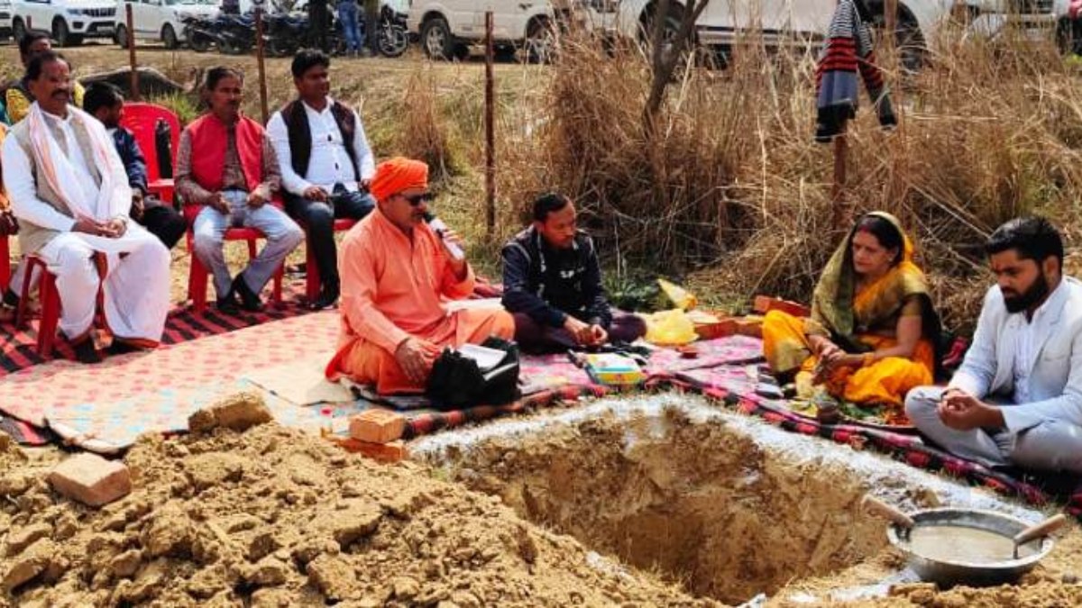 गनेशपुर में नगर पंचायत अध्यक्ष सोनमती ने किया कान्हा गौशाला का शिलान्यास