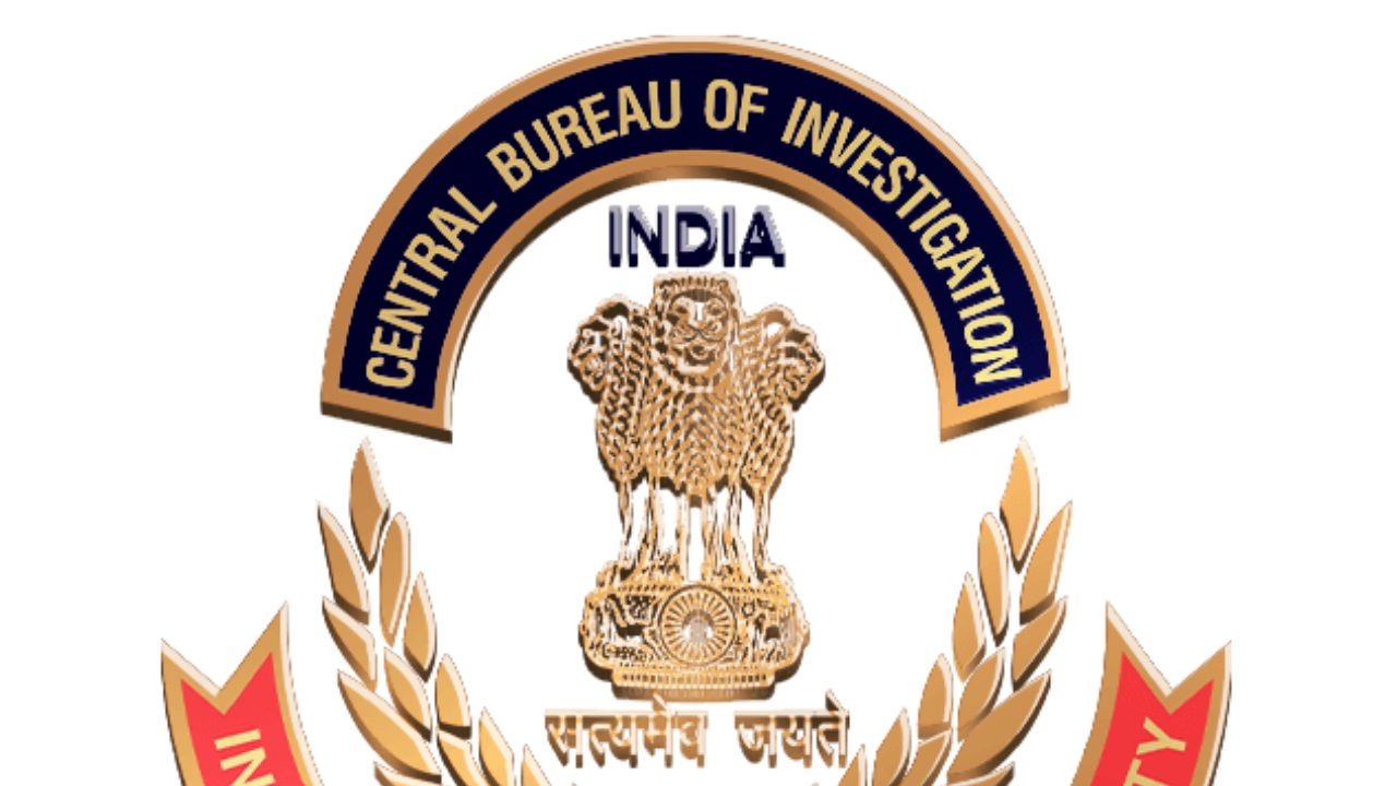 बस्ती के दुबौलिया में व्यापारी के यहां पहुंची CBI, मारा छापा, कई घंटे से घर के बाहर मौजूद