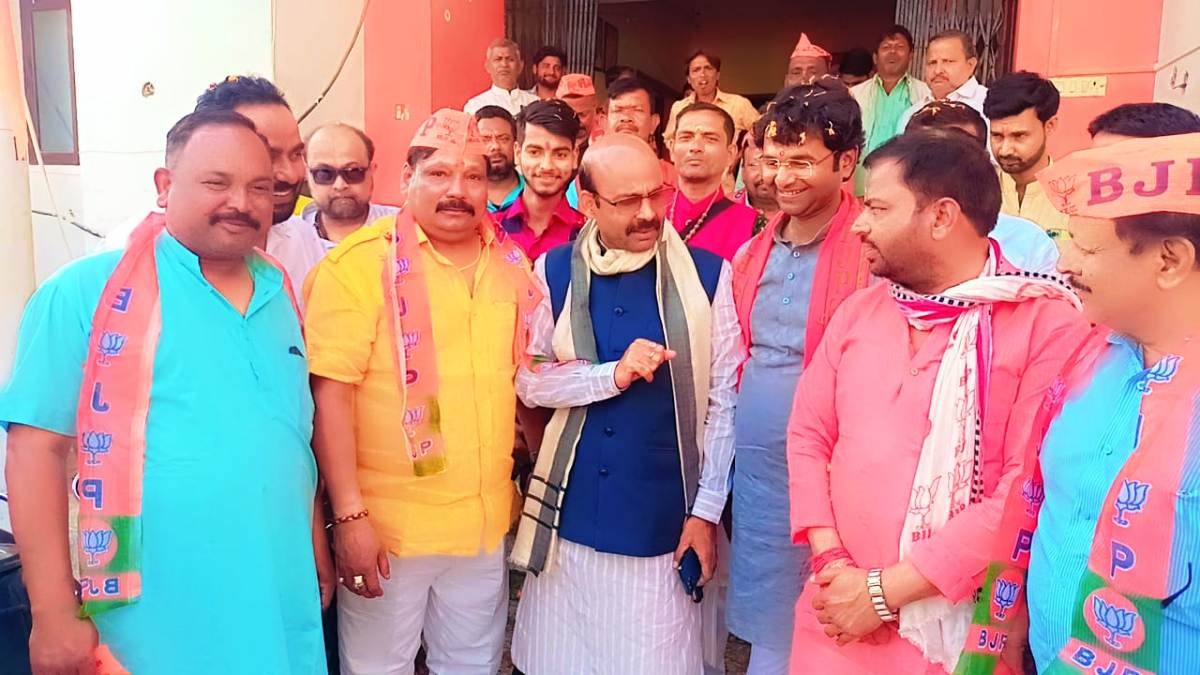 Basti Lok Sabha Election 2024: बस्ती में सपा को लगा बड़ा झटका, कई नेता BJP में शामिल