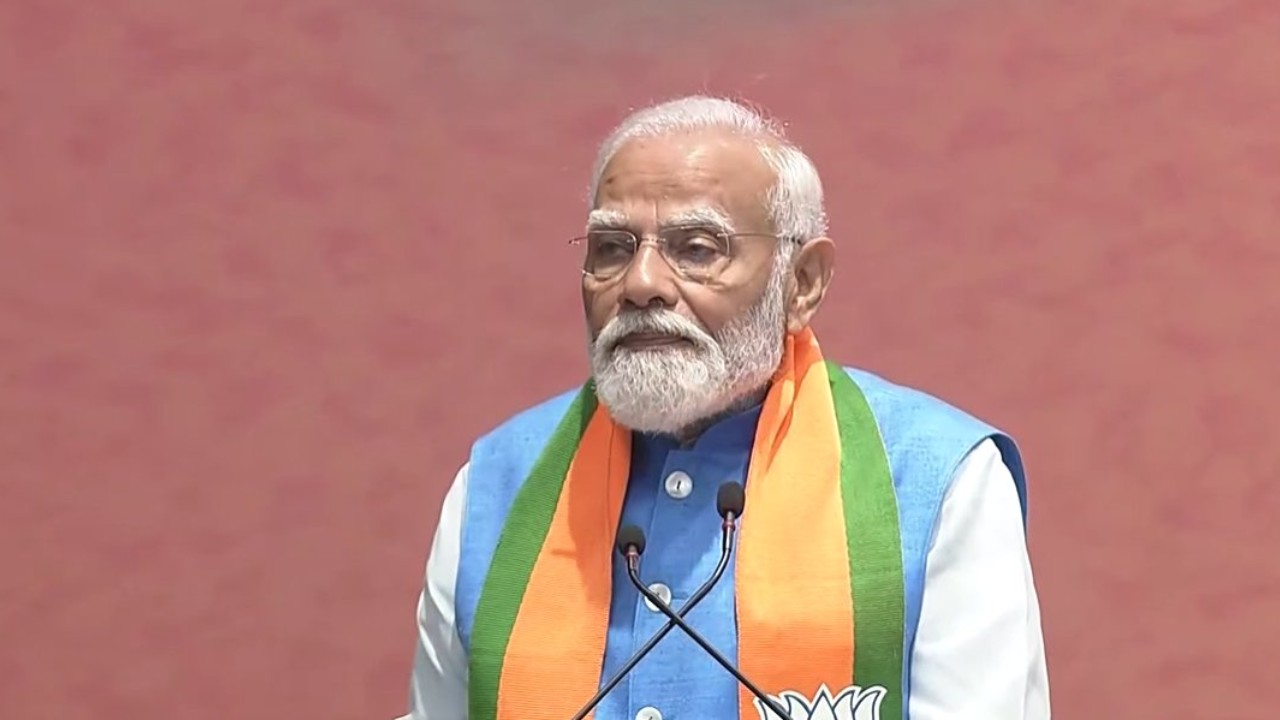 BJP Manifesto में अयोध्या से खास कनेक्शन, बीजेपी ने एक तीर से साधे कई निशाने, तस्वीर वायरल