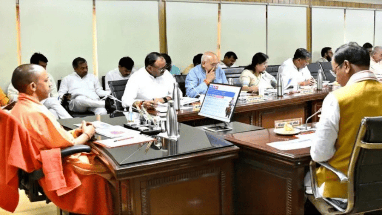 यूपी में 8 लाख कर्मचारियों के लिए बड़ी खबर, इस पॉलिसी को मिली मंज़ूरी