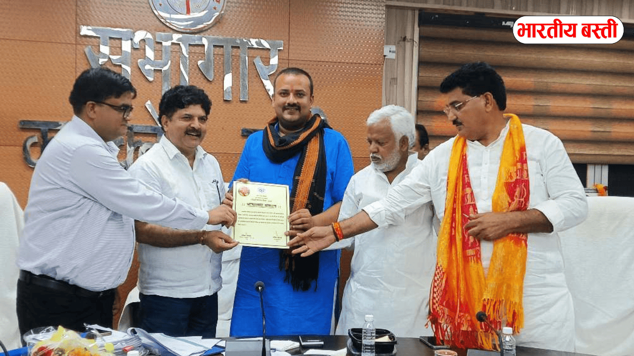 सिद्धार्थ ऑटो सेल्स ने रचा रिकॉर्ड, बस्ती में सबसे ज़्यादा टैक्स देकर मिला बड़ा सम्मान