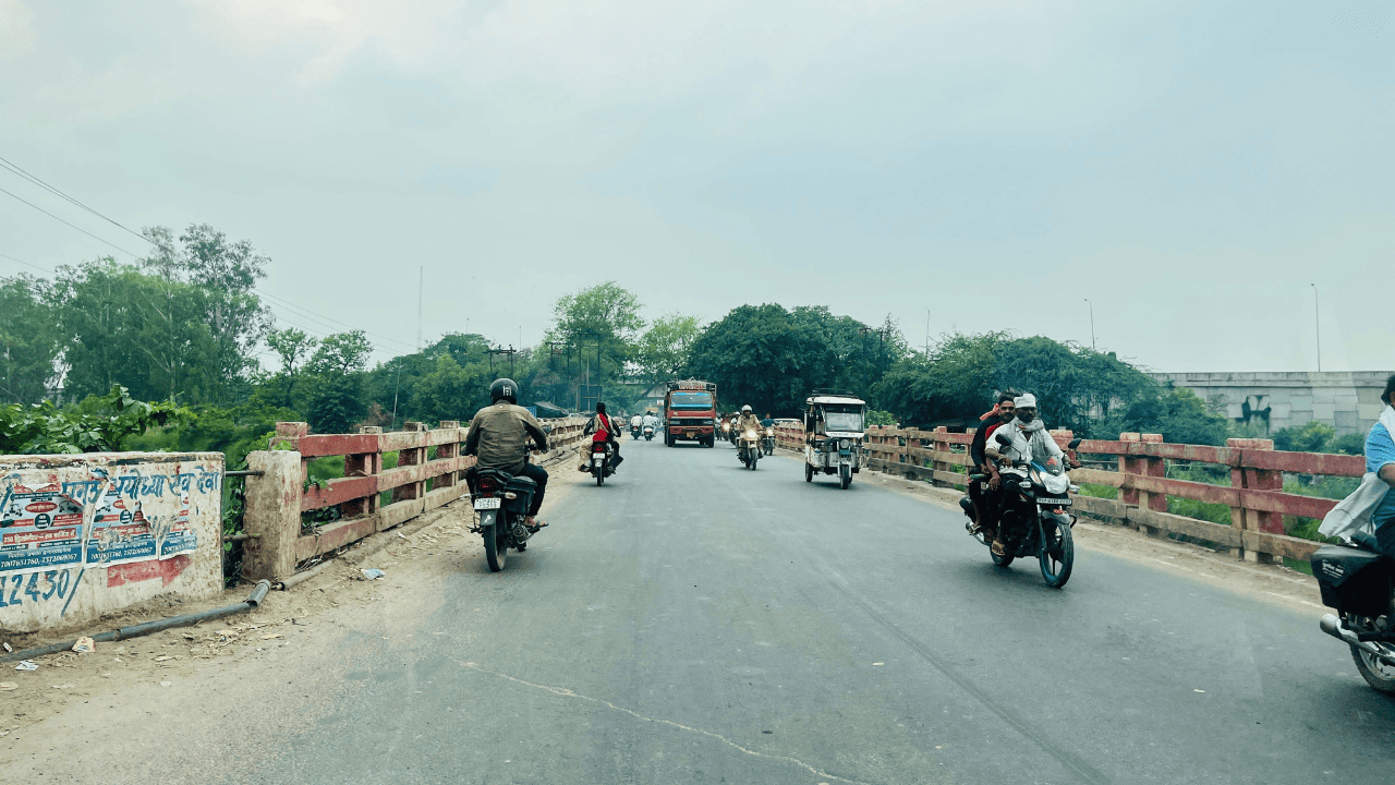 यूपी में इस पुल पर वाहनों पर प्रतिबंध, प्रशासन ने रूट किया डायवर्ट