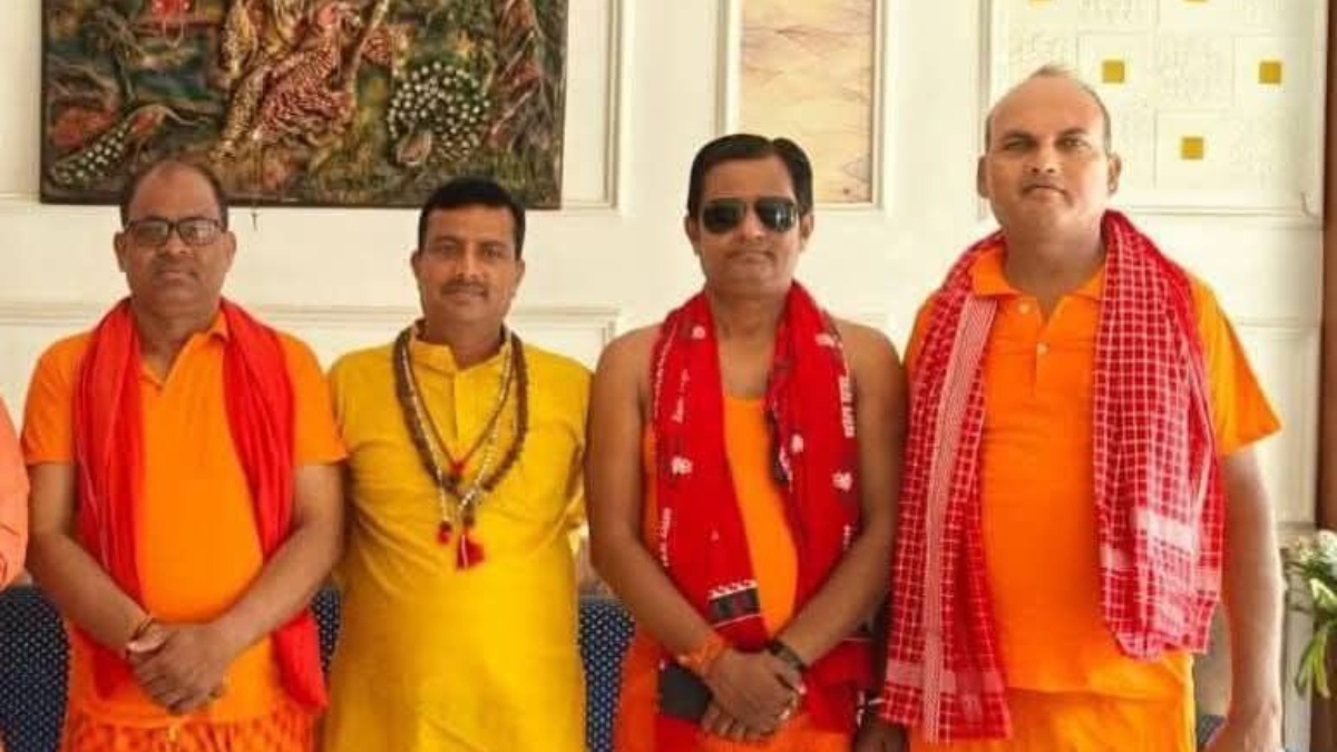 कुशीनगर में भीषण एक्सीडेंट, राजस्व अधिकारी समेत 4 की मौत, 2 घायल, रात तक सिद्धार्थनगर लाए जाएंगे शव