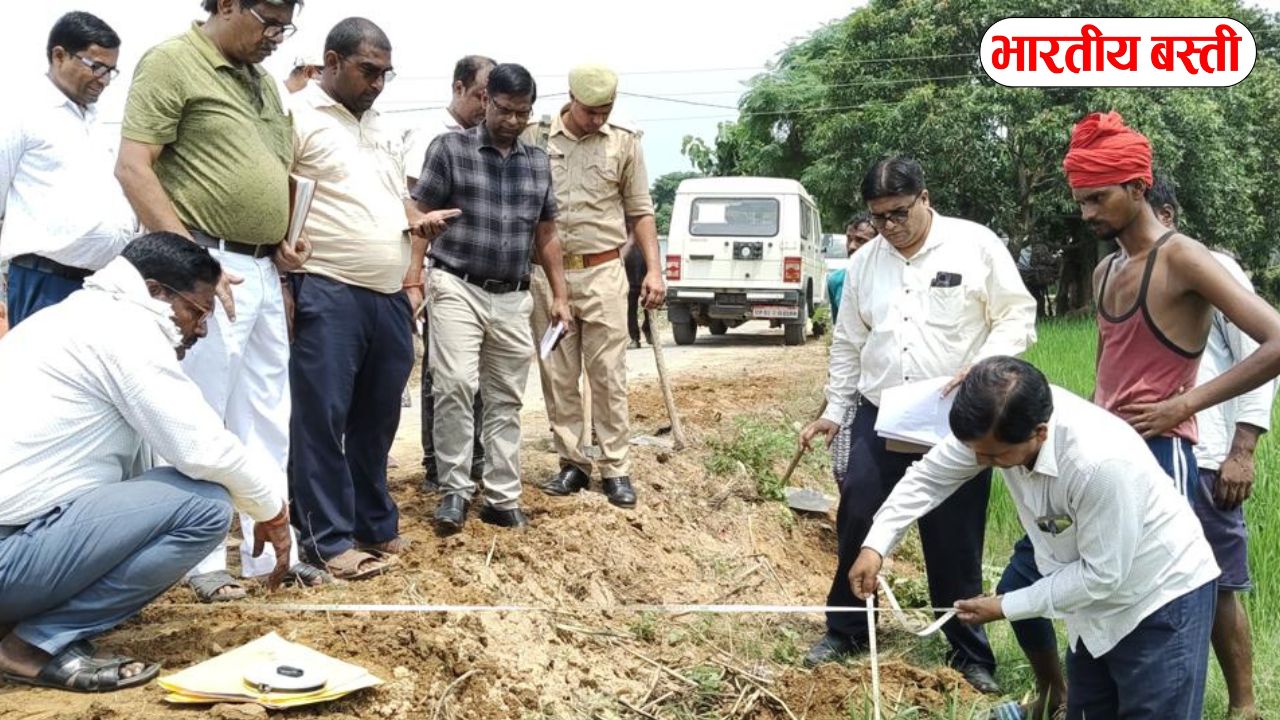 Basti में मनरेगा सड़क निर्माण का औचक निरीक्षण, जिलाधिकारी ने दिए सख्त निर्देश