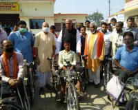 Siddharth Nagar News: दिव्यांगों को ट्राई साइकिल समेत अन्य सहायक उपकरण वितरित