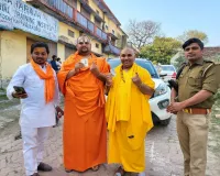 Ayodhya News: अयोध्या में संतो महंतों ने किए मतदान, ईवीएम में कैद हुआ भविष्य