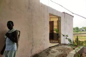 Basti News: आखिर कब बनकर तैयार होगा रतनपुर में ग्राम पंचायत भवन, सामुदायिक शौचालय