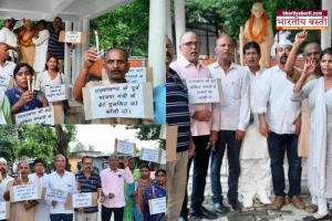 Basti News: अंकिता भण्डारी की हत्या के विरोध में बापू प्रतिमा के समक्ष कैन्डिल जलाकर मांगा न्याय